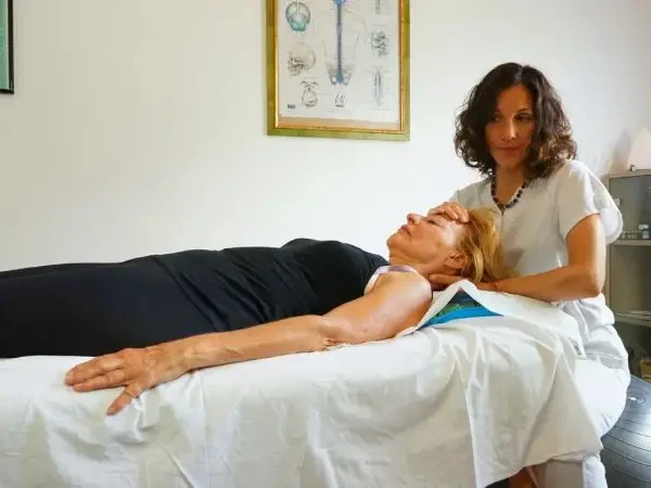 Tecnica craniosacrale: benefici, controindicazioni e quando è indicata